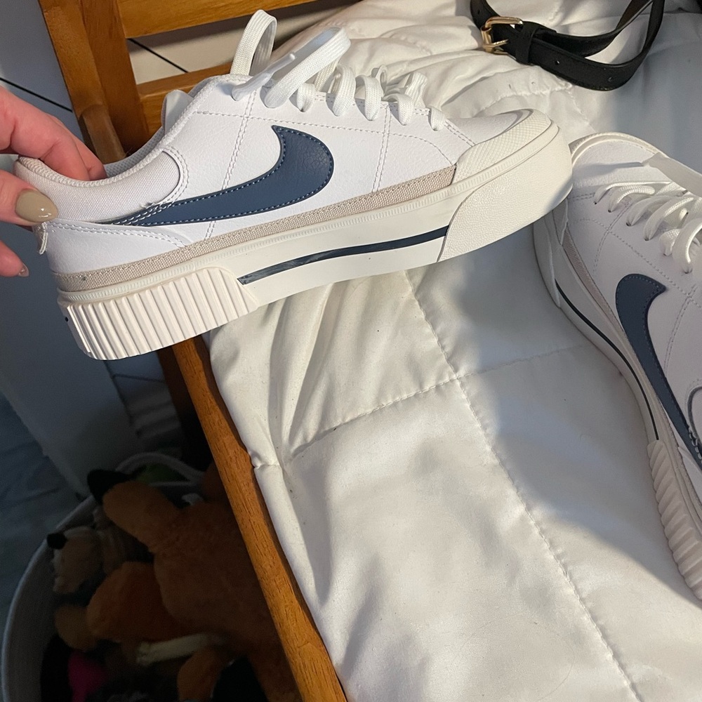 Nike court legacy lift size 8